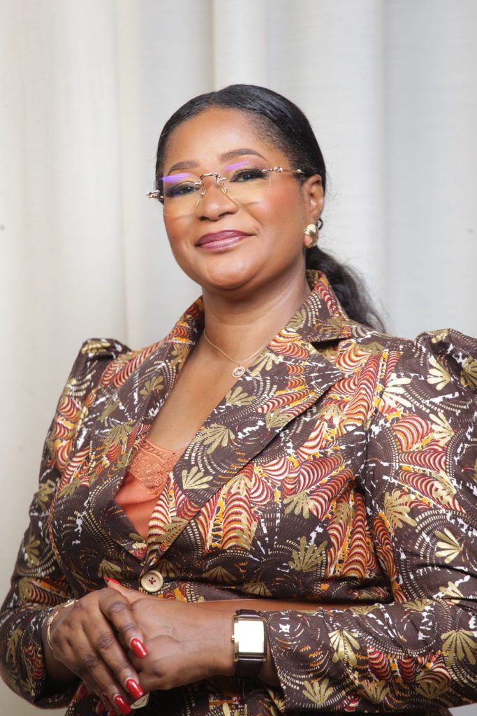 Portrait de Madame Isabelle Boblaï Douassoh en tenue de pagne