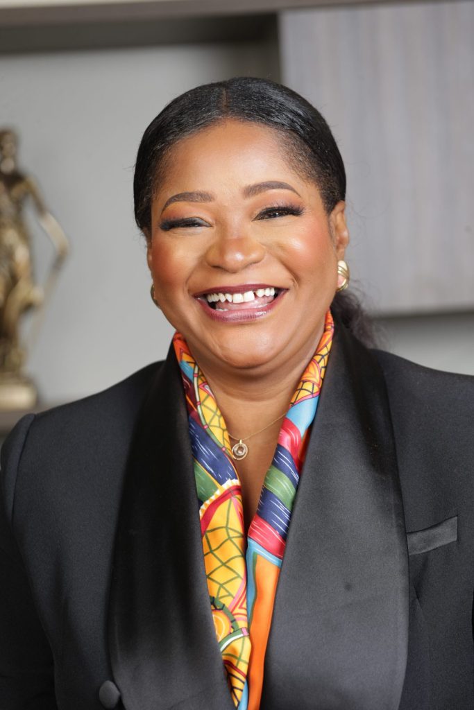 Portrait de Madame Isabelle Boblaï Douassoh, souriante